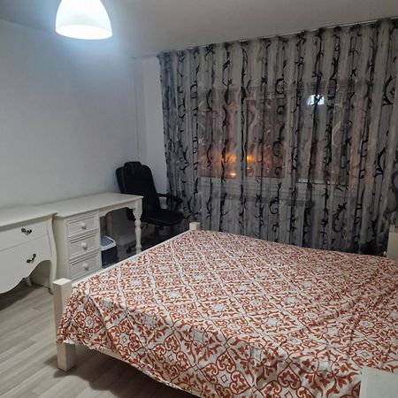 2 Bedrooms Apartment. Galaţi Exterior foto